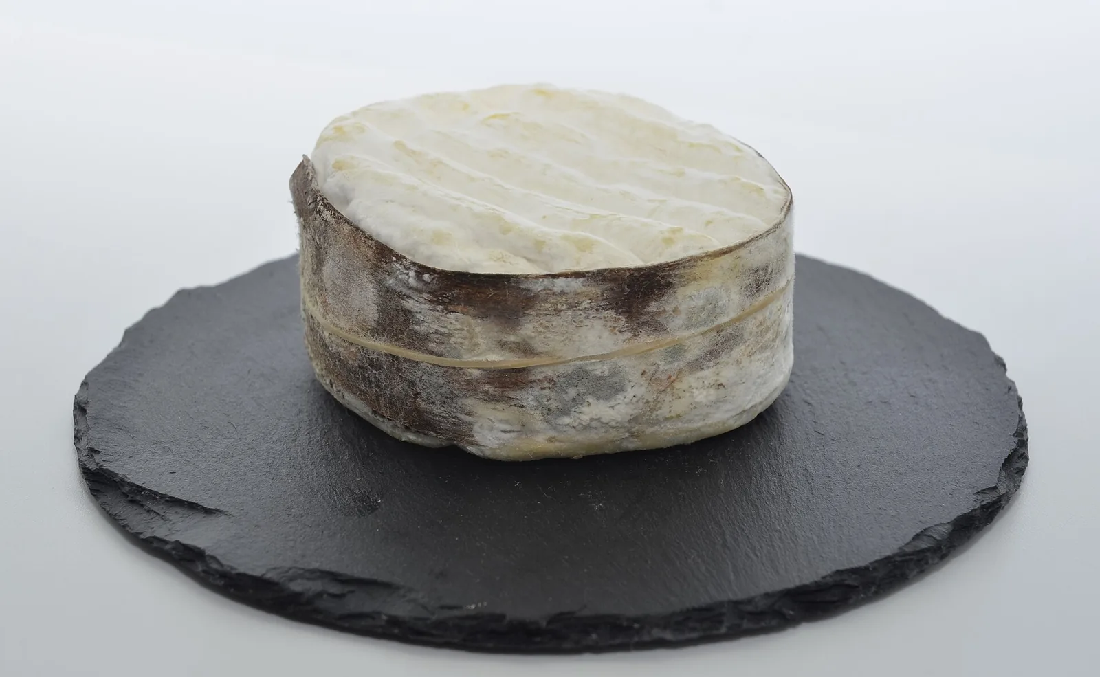 Mull cheese board with oatcakes and fig chutney